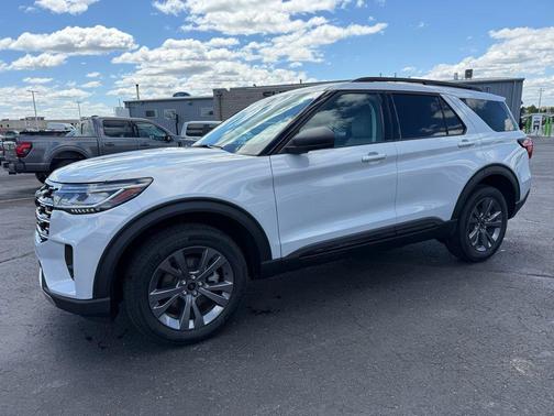 Space White Metallic 2026 Ford Explorer Active w/200A Pkg