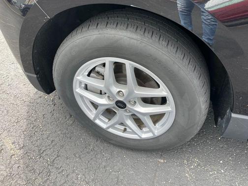 Black Metallic 2024 Ford Edge SEL