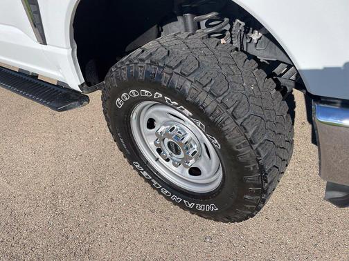 Oxford White 2024 Ford F-250 XL