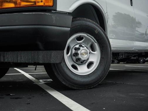 2025 Chevrolet Express 3500 Work Van