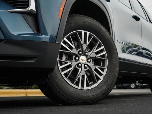 2025 Chevrolet Traverse AWD LT