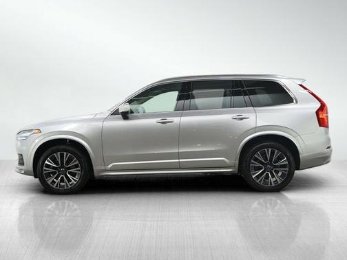2022 Volvo XC90 Momentum
