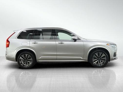 2022 Volvo XC90 Momentum