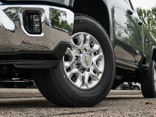 2025 Chevrolet Silverado 3500 LT