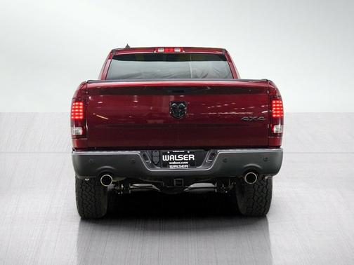 Delmonico Red Pearlcoat 2021 RAM 1500 Classic Warlock