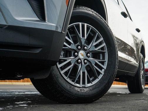 2025 Chevrolet Traverse AWD LT