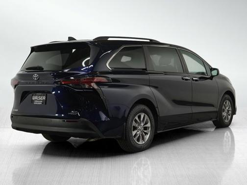 2022 Toyota Sienna XLE