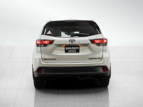 White 2016 Toyota Highlander Limited