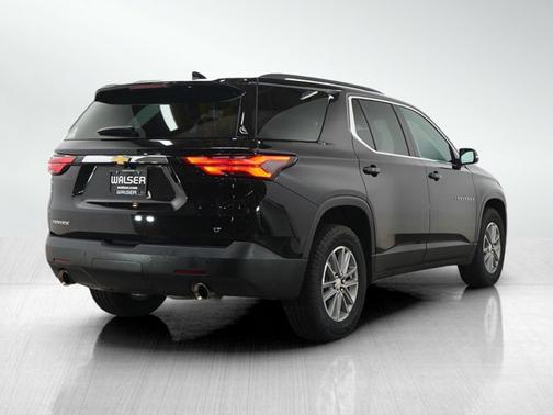 Mosaic Black Metallic 2023 Chevrolet Traverse LT Cloth