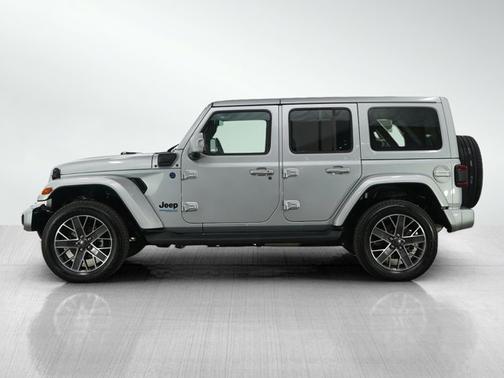 Silver Zynith Clearcoat 2022 Jeep Wrangler Unlimited Sahara High Altitude