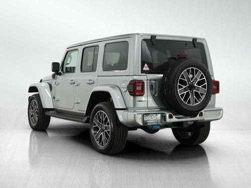 Silver Zynith Clearcoat 2022 Jeep Wrangler Unlimited Sahara High Altitude