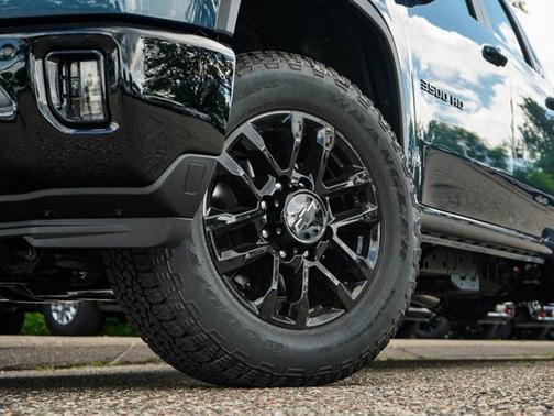 2025 Chevrolet Silverado 3500 LT
