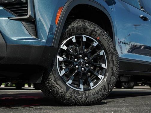 Lakeshore Blue Metallic 2026 Chevrolet Traverse AWD Z71