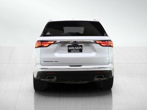 Iridescent Pearl Tricoat 2022 Chevrolet Traverse High Country