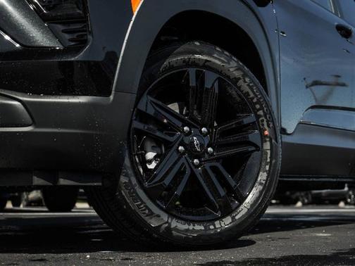 Mosaic Black Metallic 2026 Chevrolet Trailblazer LT