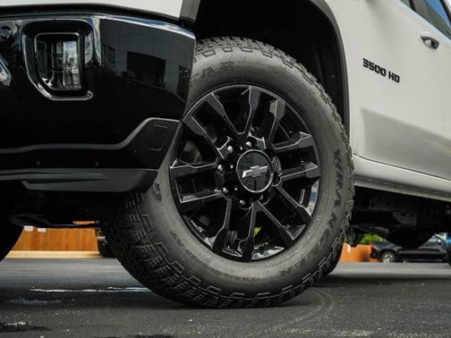 2025 Chevrolet Silverado 3500 LT