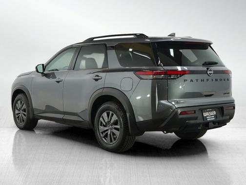 2022 Nissan Pathfinder SV