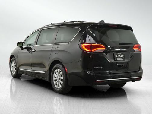 Brilliant Black Crystal Pearlcoat 2018 Chrysler Pacifica Touring L Plus