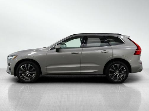 2022 Volvo XC60 Momentum