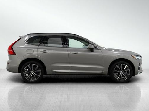 2022 Volvo XC60 Momentum