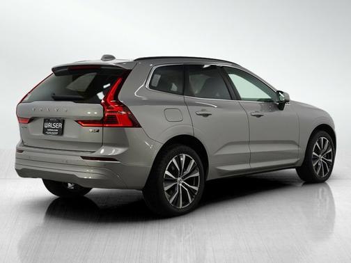 2022 Volvo XC60 Momentum