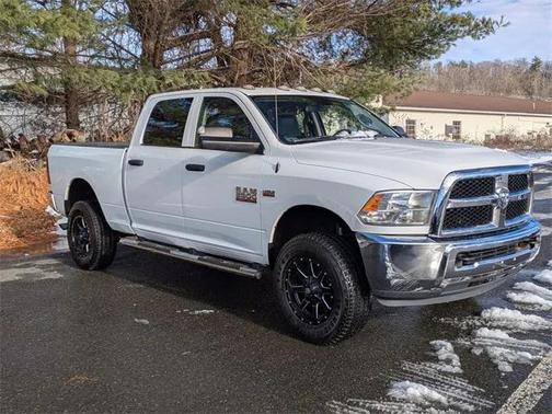2017 RAM 2500 Tradesman Crew Cab 4x4 64' Box