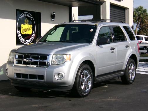 Ingot Silver Metallic 2010 Ford Escape XLT