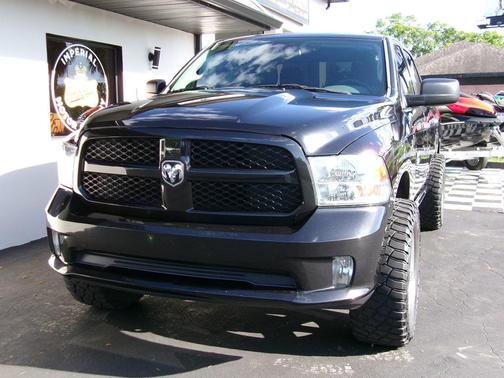 Brilliant Black Crystal Pearlcoat 2017 RAM 1500 Express