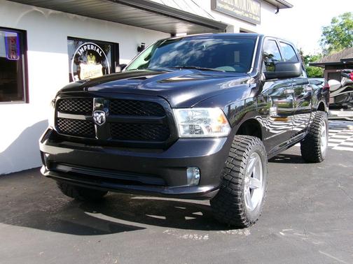 Brilliant Black Crystal Pearlcoat 2017 RAM 1500 Express