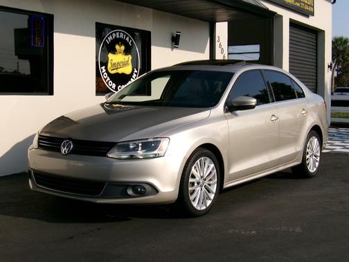 GOLD 2013 Volkswagen Jetta SEL