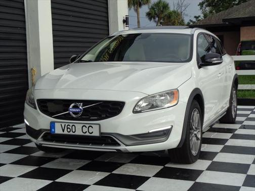 2015 Volvo V60 Cross Country T5