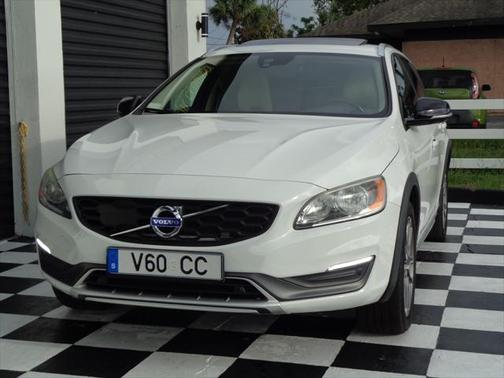 2015 Volvo V60 Cross Country T5