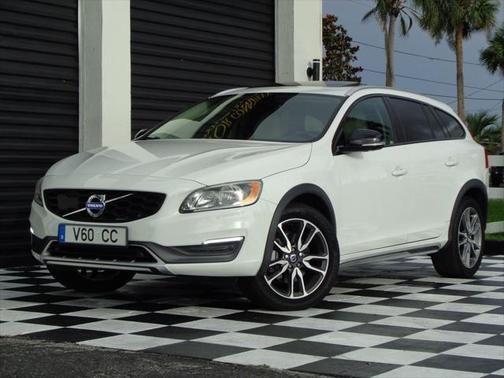 2015 Volvo V60 Cross Country T5