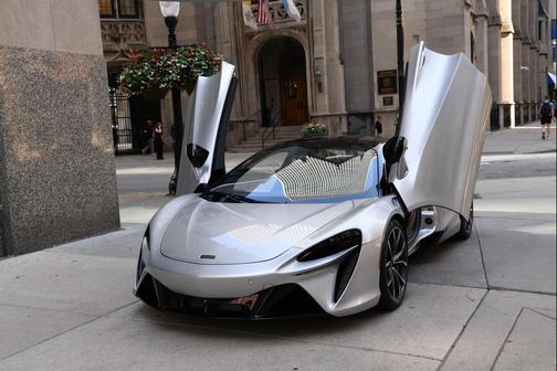 2023 McLaren Artura Coupe