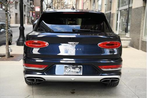2023 Bentley Bentayga EWB V8