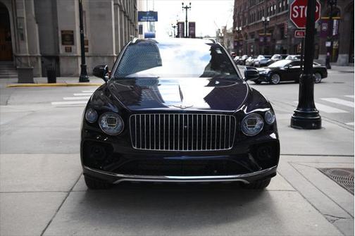 2023 Bentley Bentayga EWB V8