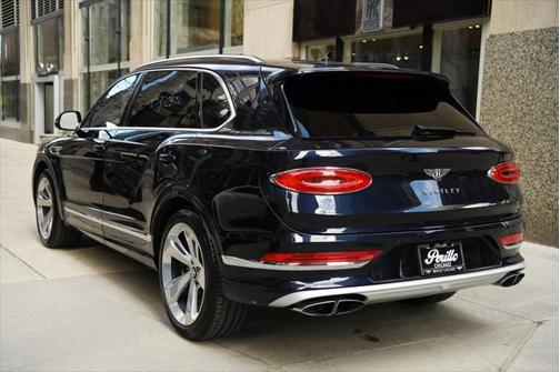 2023 Bentley Bentayga EWB V8