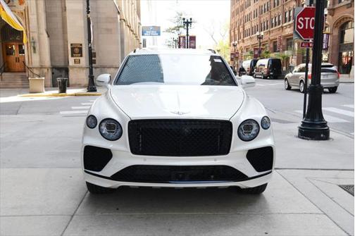2024 Bentley Bentayga EWB V8