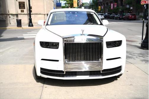 2023 Rolls-Royce Phantom Sedan