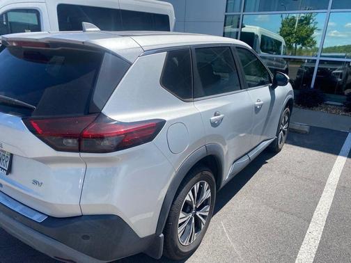 Brilliant Silver Metallic 2022 Nissan Rogue SV
