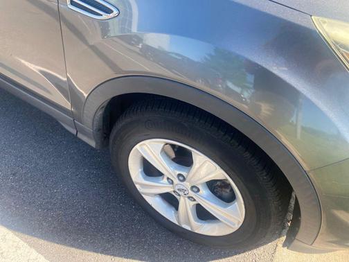 Sterling Gray Metallic 2014 Ford Escape SE