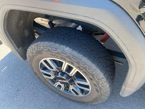Onyx Black 2023 GMC Sierra 2500 AT4