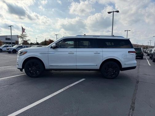 2023 Lincoln Navigator L Reserve