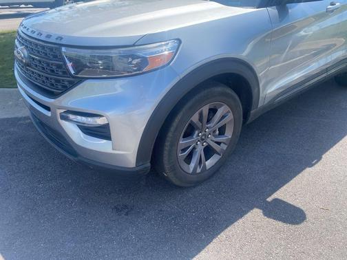 Iconic Silver Metallic 2022 Ford Explorer XLT