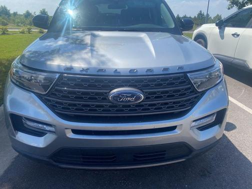 Iconic Silver Metallic 2022 Ford Explorer XLT