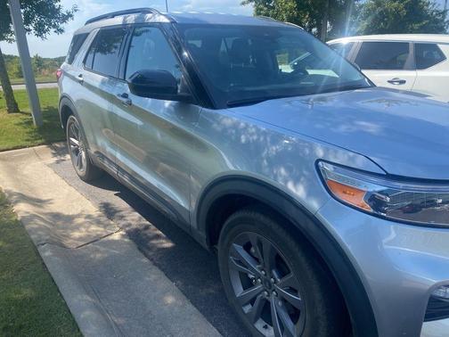 Iconic Silver Metallic 2022 Ford Explorer XLT