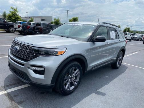 Iconic Silver Metallic 2022 Ford Explorer XLT