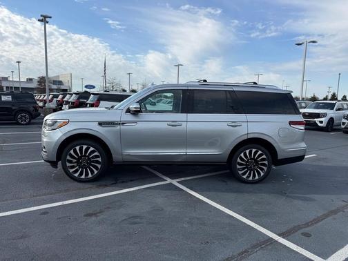 2022 Lincoln Navigator Black Label