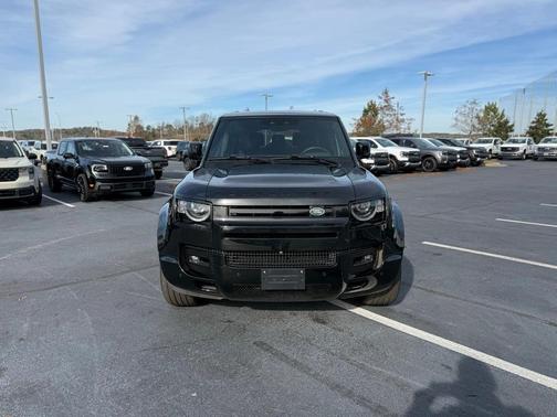 2024 Land Rover Defender P400 X-Dynamic SE