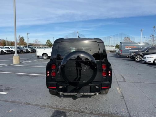 2024 Land Rover Defender P400 X-Dynamic SE